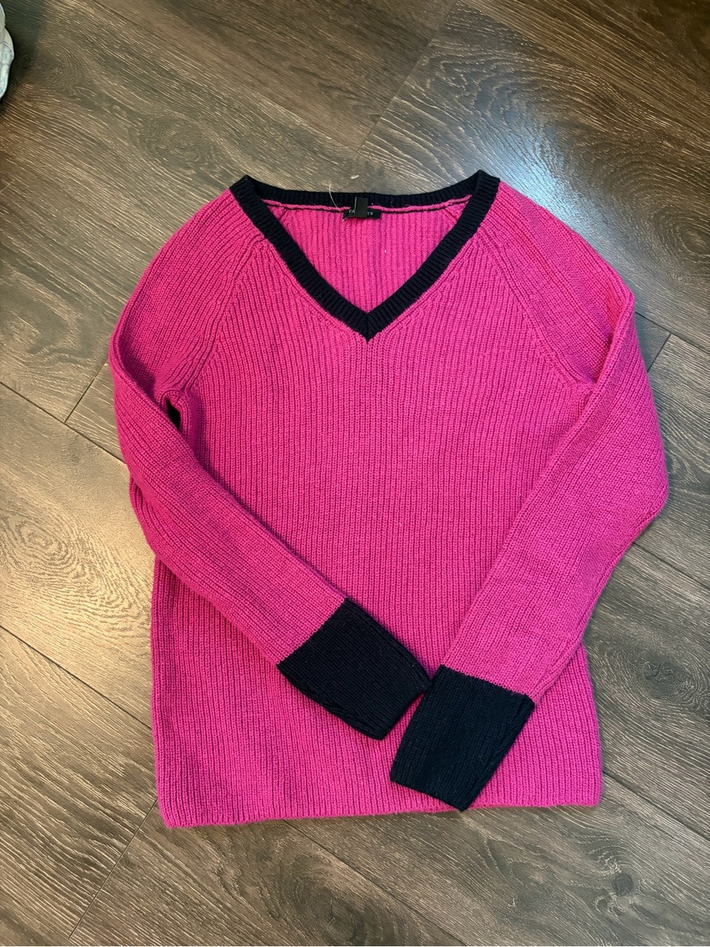 Talbots Women's V-Neck Ribbed Sweater in Hot Pink with Navy Trim M